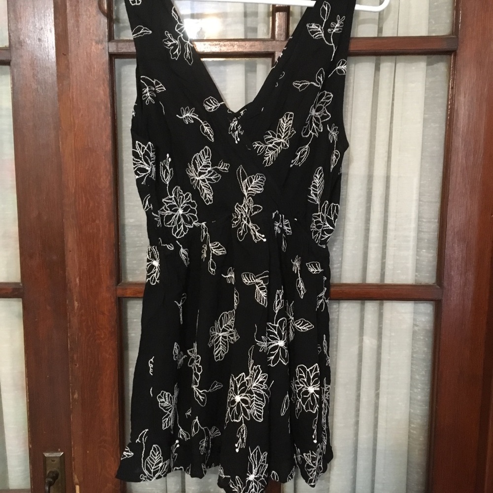 FLORAL ROMPER - Picture 4 of 7